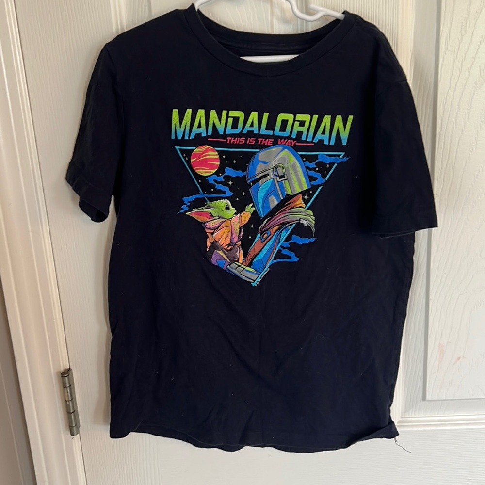 Old Navy x Disney “mandalorian” tshirt Navy blue size M (8)